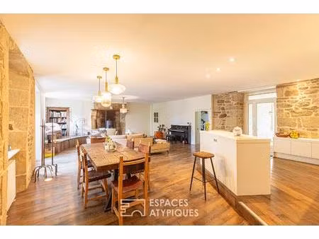 belle maison du 17è siècle rénovée avec bâtisse en pierre idéale pour chambres d'hôtes ou 