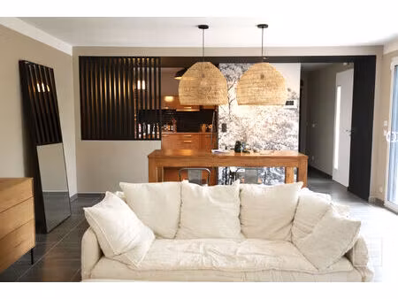 centre village de limonest  duplex de 111m² en rez de jardin de 290m² clos + garage