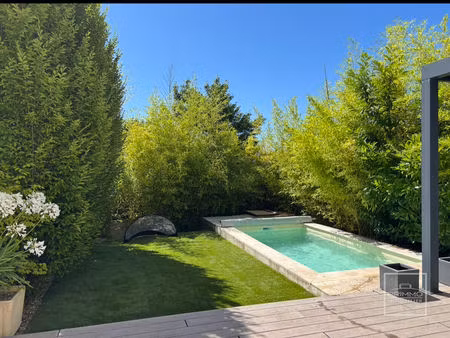 centre village de limonest  duplex de 11m² en rez de jardin de 290m² clos + garage