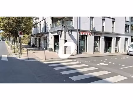 location commerce 236 m²