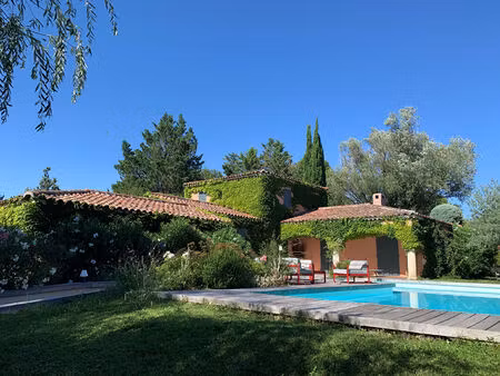 maison eguilles 7 pièce(s) 160 m2 avec piscine et double garage sur terrain de 2000m²