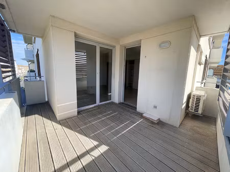 appartement t4 avec terrasse et parking