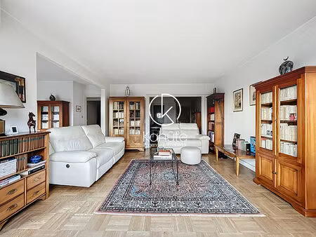 appartement lumineux de 4 pièces  101m2  ecully proche centre avec terrasse  cave et place