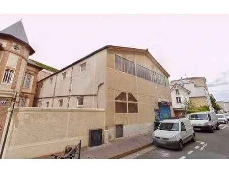 immeuble indépendant à usage commercial – belle hauteur sous