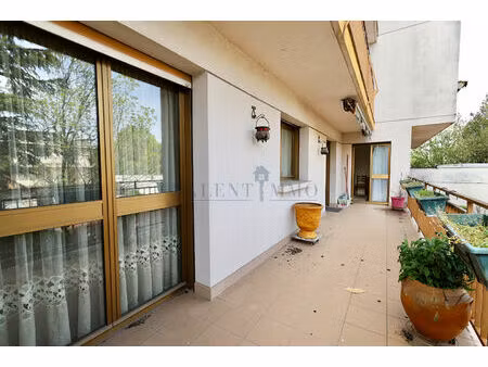 appartement 3/4 pièces de 89 76 m2 avec grande terrasse + box et cave au coeur du centre-v