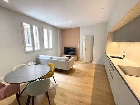 a louer t3 meuble 55m² rue de remusat 1470 euros cc