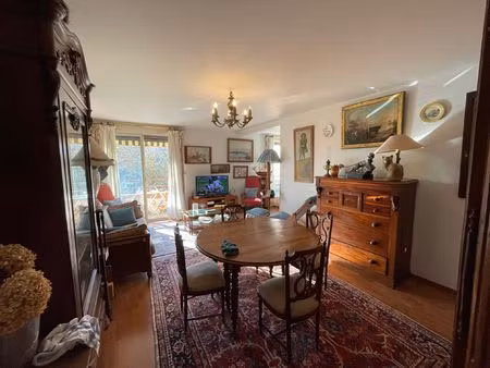 a 5 minutes de la place de l'ormeau t3/4 spacieux au calme