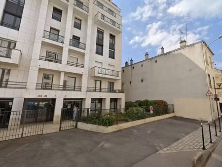 bureaux erp en rez-de-chaussée à 80 m de la gare – 114 m² f