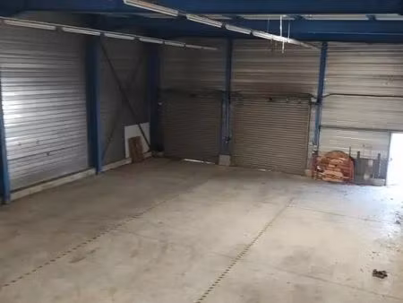 location entrepôt 372 m²