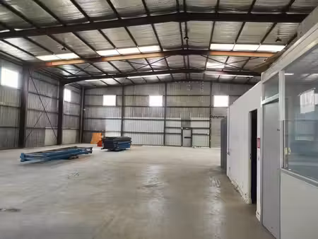 location entrepôt 740m²