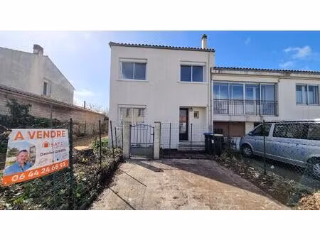 secteur la courbe - maison lumineuse avec jardin plein sud et beau potentiel