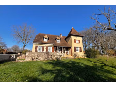 belle maison quercynoise à vendre  agréables volumes et à 3