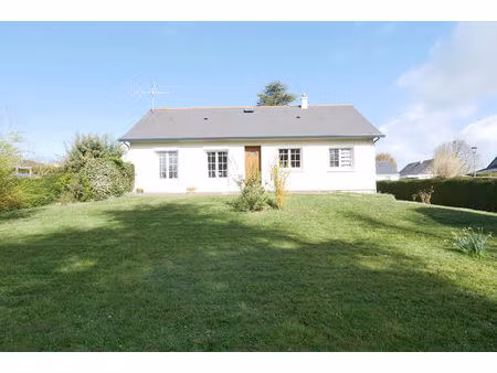montreuil-juigné - maison de plain-pied au calme avec beau terrain arboré