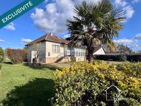 belle opportunité à vendat : maison individuelle avec terrain de 978 m² et double garage.