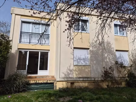 location appartement 3 pièces 75 m² à poissy (78300)  1 320 €