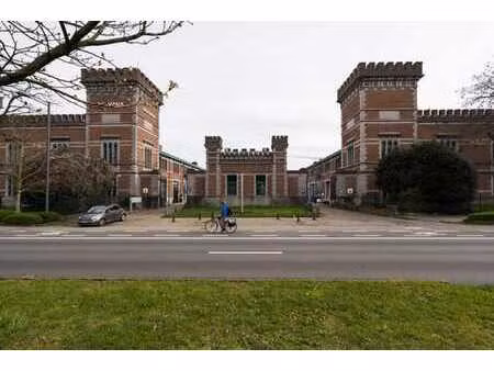 office of 1 069 sqm with 8 parking spaces