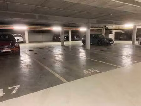 emplacement de parking quadrilatère