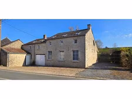 spacieuse maison atypique en pierre de gobertange