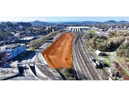 vaste terrain pour projet à proximité de la gare de mons