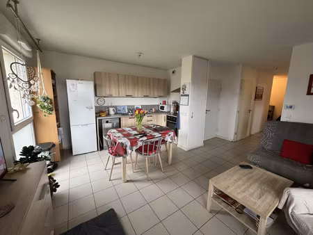 appartement t3 de 60 m2 en rez-de-jardin avec parking