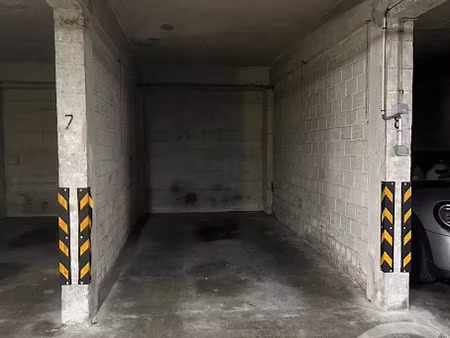 location parking à neuilly-sur-seine (92200)  130 €