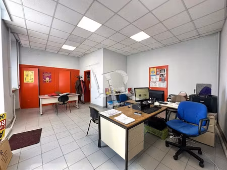 location locaux professionnels 2 pièces 54 m² à le puy-en-velay (43000)  400 €