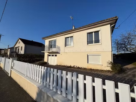 location maison 4 pièces 78 m² à montmorillon (86500)  750 €