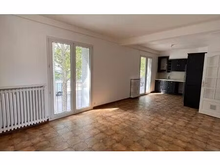 location appartement  m² t-3 à le bourget  970 €