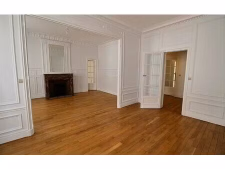 location appartement  120.66 m² t-5 à paris 11  3 650 €