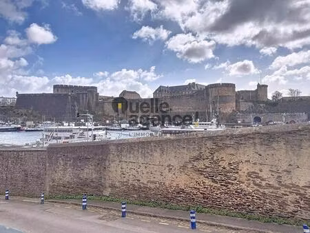 appartement 2 chambres  vue château et port militaire