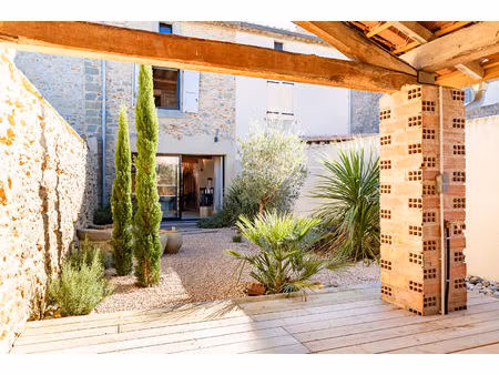 maison de caractère rénovée avec jardin au coeur de la circulade de bram