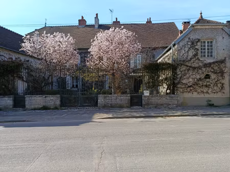 maison bourgeoise 14 pièces sur 390 m2 à saisir sans tarder