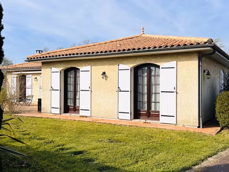 maison 138 m2 - terrain 2045 m2 - piscine - double garage