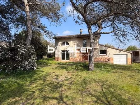 maison 7 pièces de 167 m² avec terrasse et grand jardin