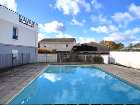 t2 meublé lumineux 48 m2 + loggia + piscine + 2 parkings