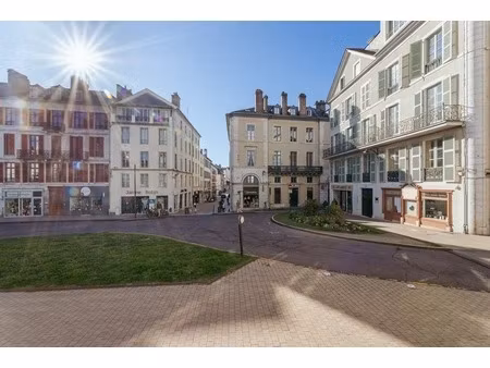 pau centre – place de la libération – t3 / bureaux 83 5 m² à rénover – face au tribunal