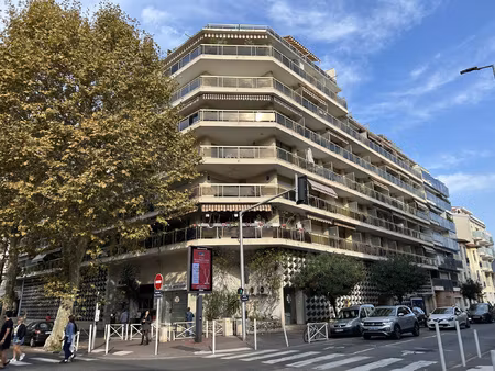 juan les pins - studio avec balcon  parking et cave - 130 00