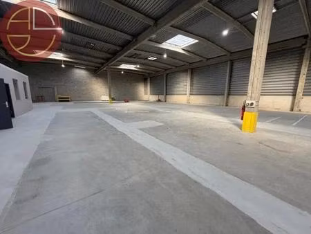 location entrepôt 1 050 m²