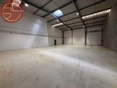 location entrepôt 915 m²