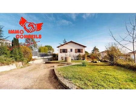 grande maison avec un studio sur un terrain de 2340 m2