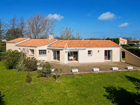 maison de bonne construction - proche bourg