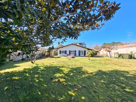 à vendre ? charmante maison des années 80 idéalement située