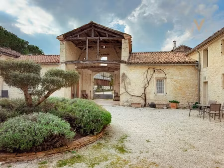 domaine équestre de prestige au cœur de 18 hectares – élégance  nature et art de vivre pro