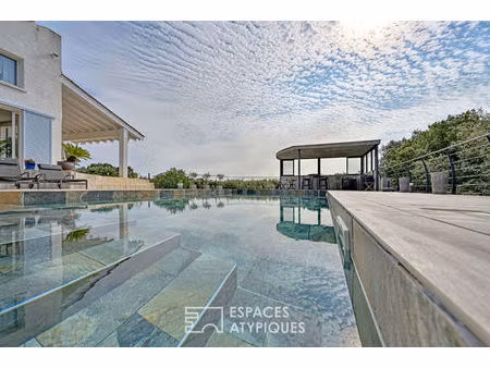 propriété lumineuse avec panorama rare sur le pic saint-loup et l'hortus