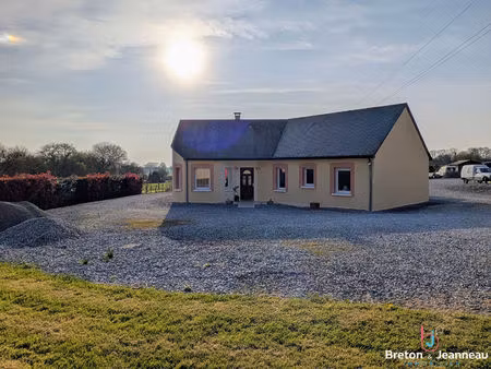 maison de plain-pied sur 1 ha 74 secteur evron