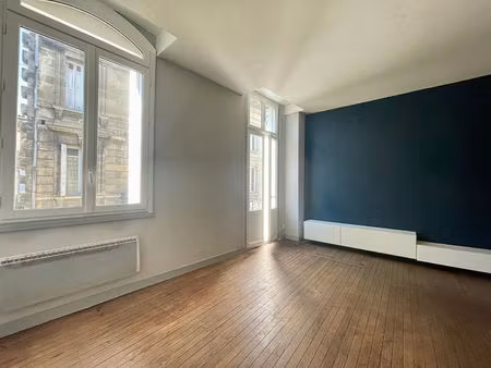 appartement t4 avec véranda et parking quartier chartrons