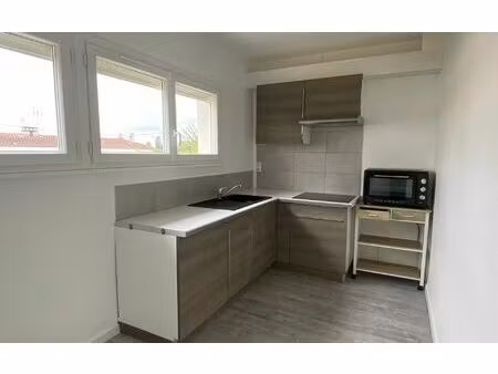 location appartement  m² t-3 à trélissac  701 €