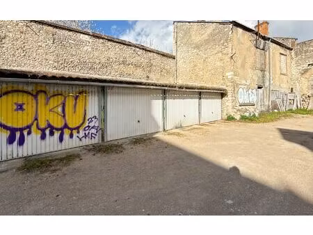 location stationnement  12 m² t- à orléans  80 €