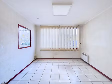 location bureaux et commerces à cenon (33150) : à louer / 52m² cenon