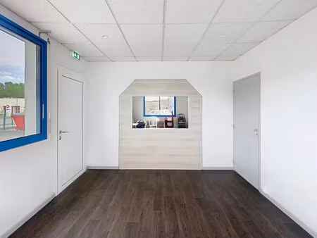 location bureaux et commerces au haillan (33185) : à louer / 60m² le haillan